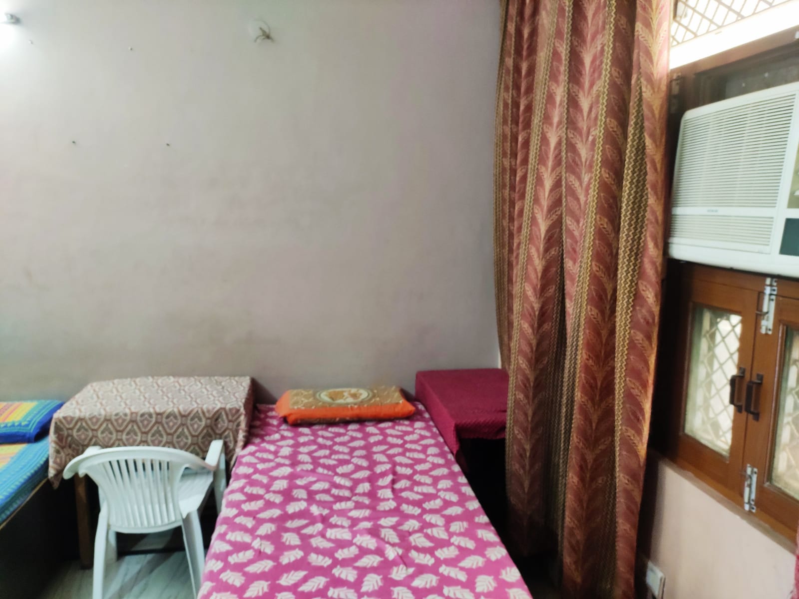 Zokr Frontier PG Near Pari Chowk